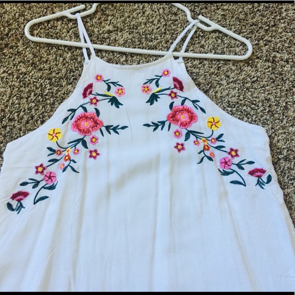NWOT White embroidered summer dress - Picture 8 of 9